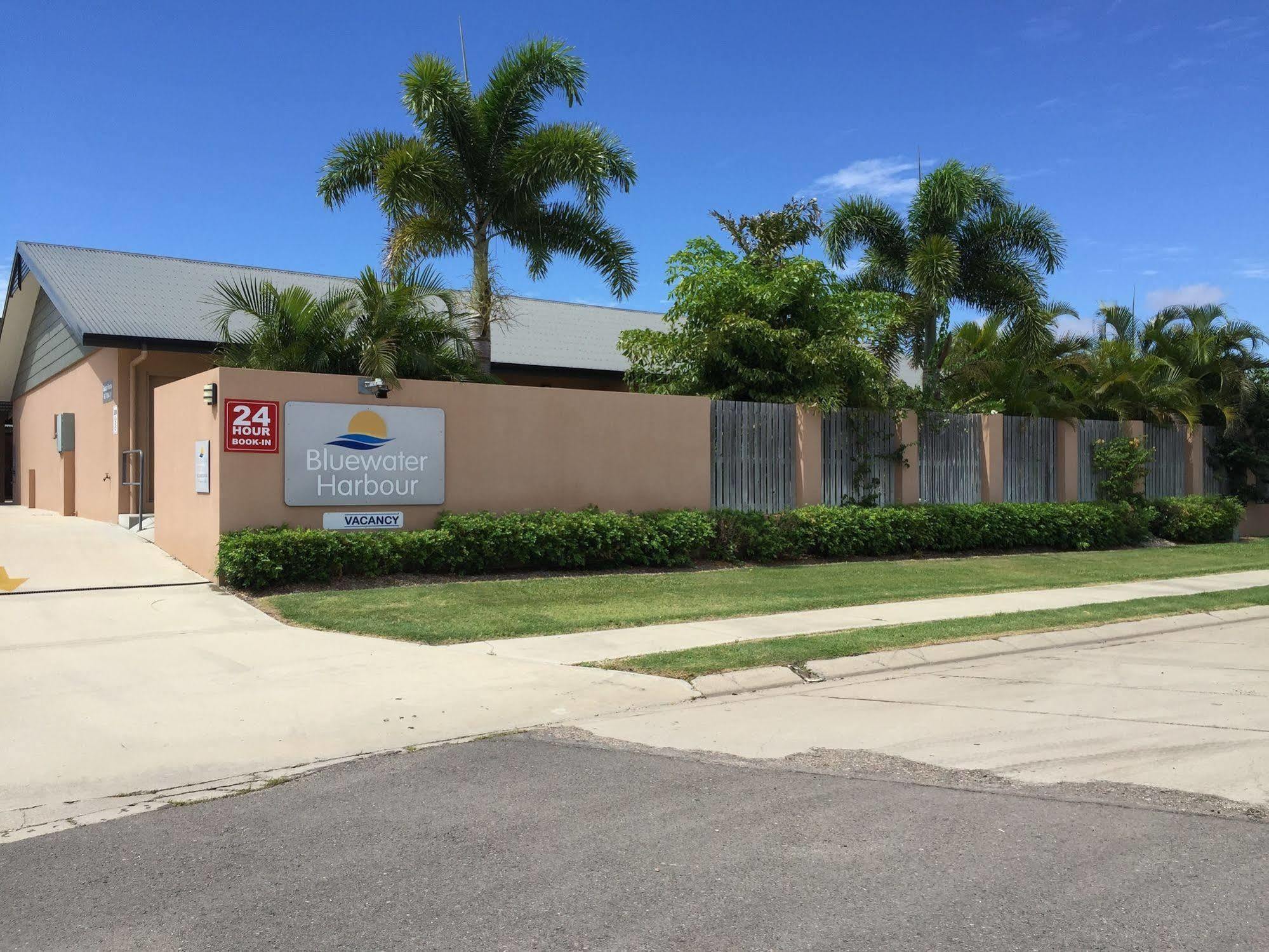 Bluewater Harbour Motel Μπόουεν Εξωτερικό φωτογραφία