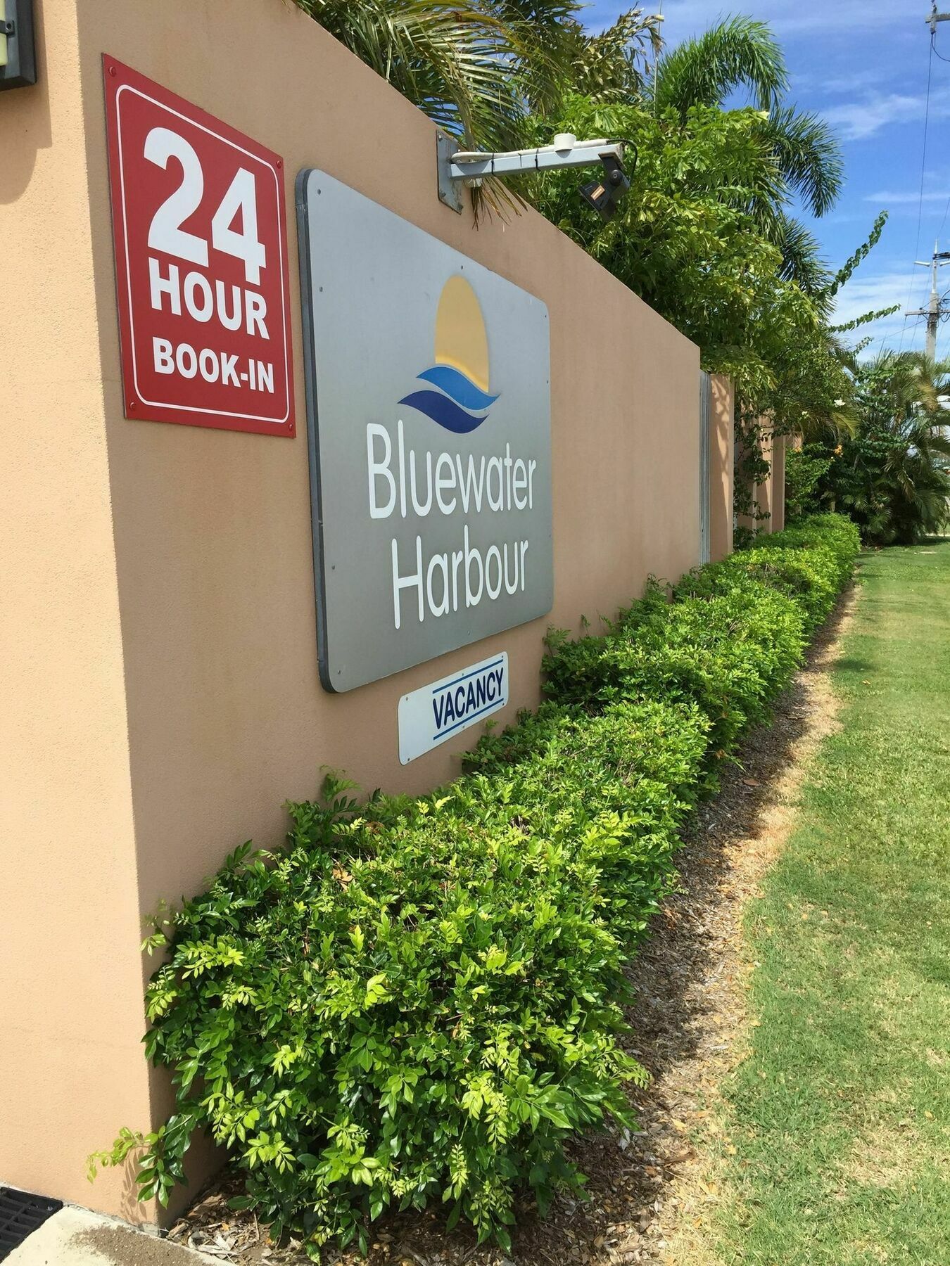 Bluewater Harbour Motel Μπόουεν Εξωτερικό φωτογραφία